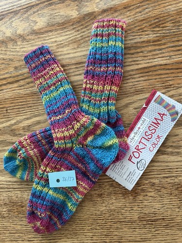 Handgestrickte bunte socken - bunte,