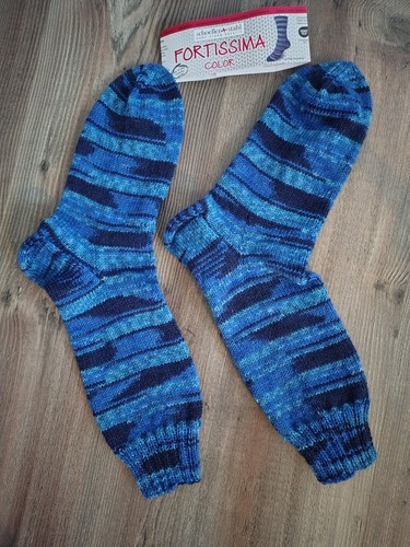 Handgestrickte socken aus - handgestrickte,